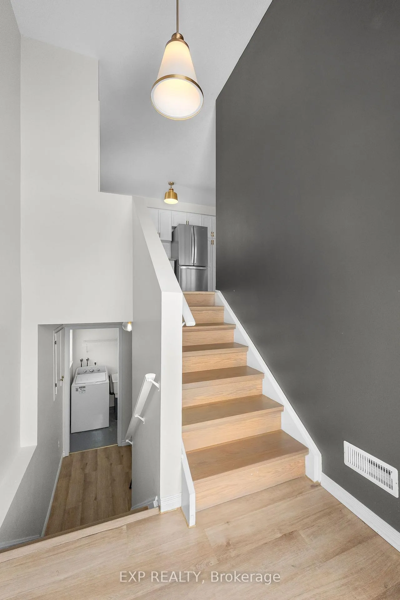 Photo 3 of 4688 Lee Avenue, Niagara Falls, Ascot — HOMEH