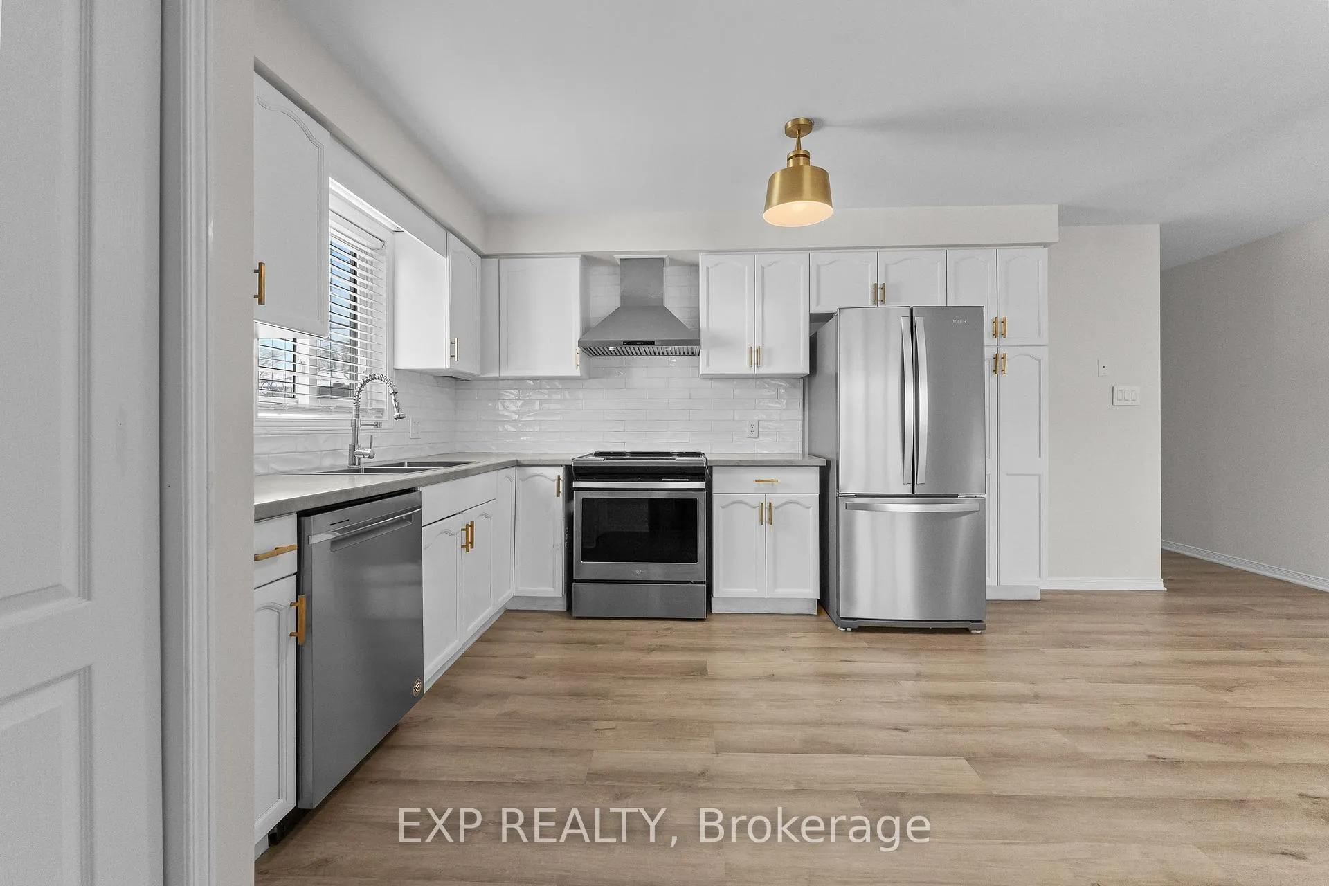 Photo 4 of 4688 Lee Avenue, Niagara Falls, Ascot — HOMEH