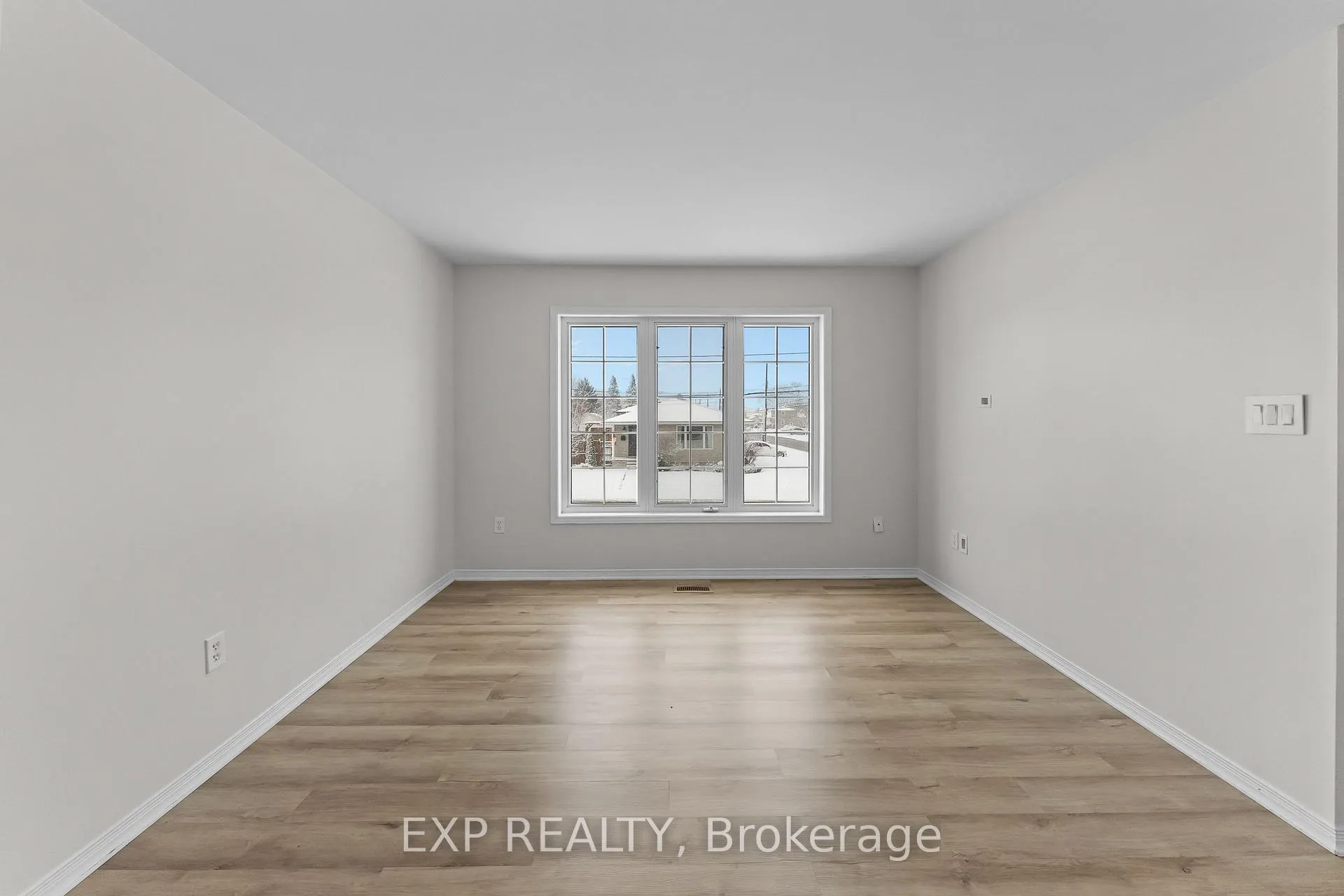 Photo 9 of 4688 Lee Avenue, Niagara Falls, Ascot — HOMEH