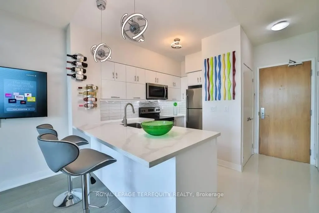 Photo 5 of Unit Ph06, 185 Legion Road N, Etobicoke, Mimico — HOMEH