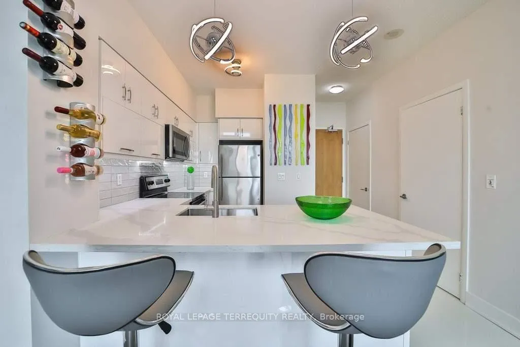 Photo 6 of Unit Ph06, 185 Legion Road N, Etobicoke, Mimico — HOMEH