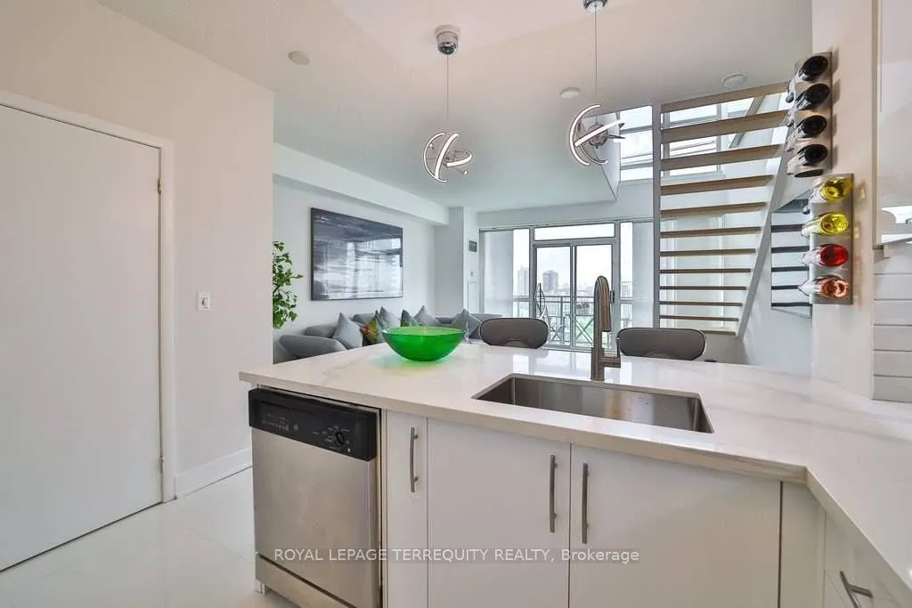 Photo 9 of Unit Ph06, 185 Legion Road N, Etobicoke, Mimico — HOMEH