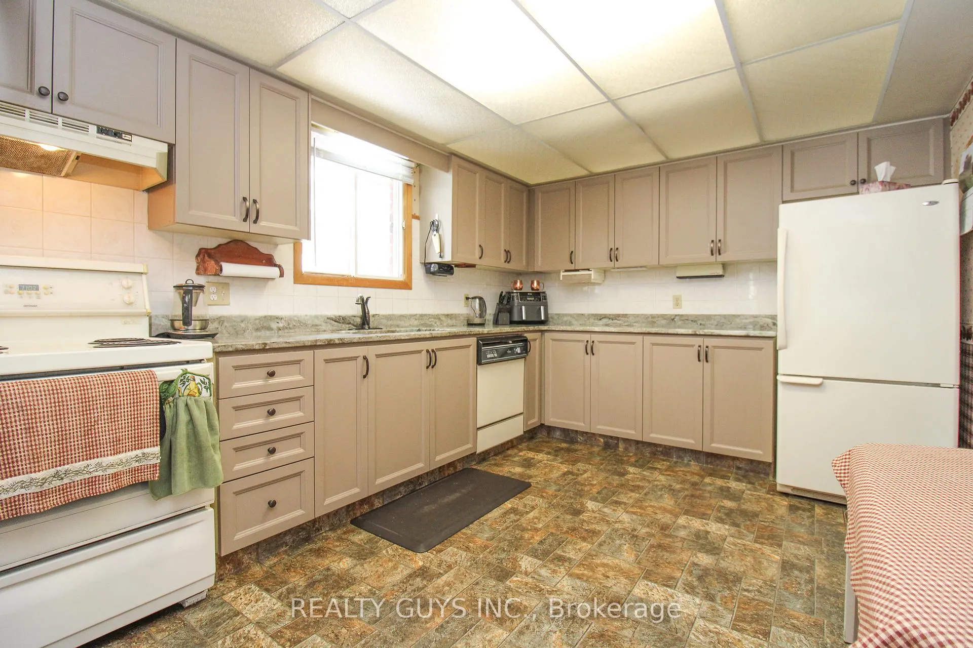Photo 10 of 1168 Normandy Street, Peterborough, Northcrest Ward 5 — HOMEH