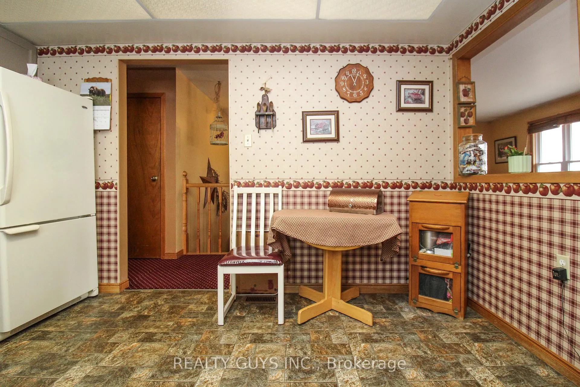 Photo 11 of 1168 Normandy Street, Peterborough, Northcrest Ward 5 — HOMEH