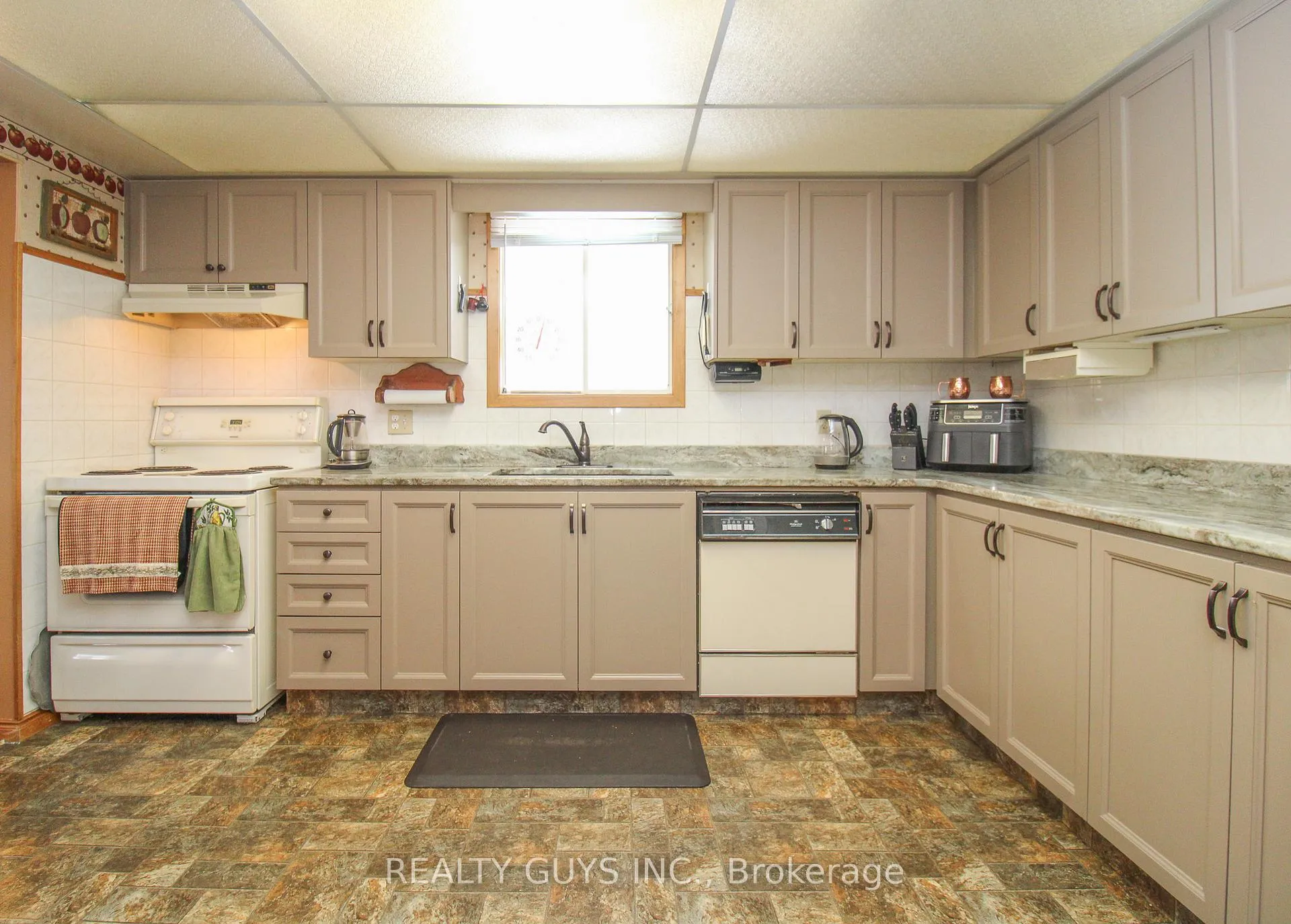Photo 13 of 1168 Normandy Street, Peterborough, Northcrest Ward 5 — HOMEH