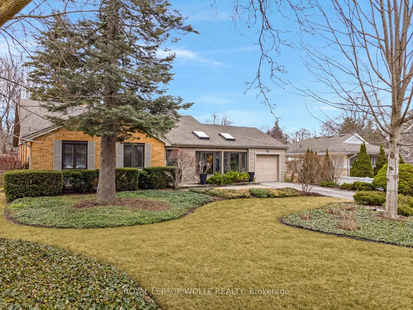 Photo 3 of 226 Forsyth Drive, Waterloo — HOMEH