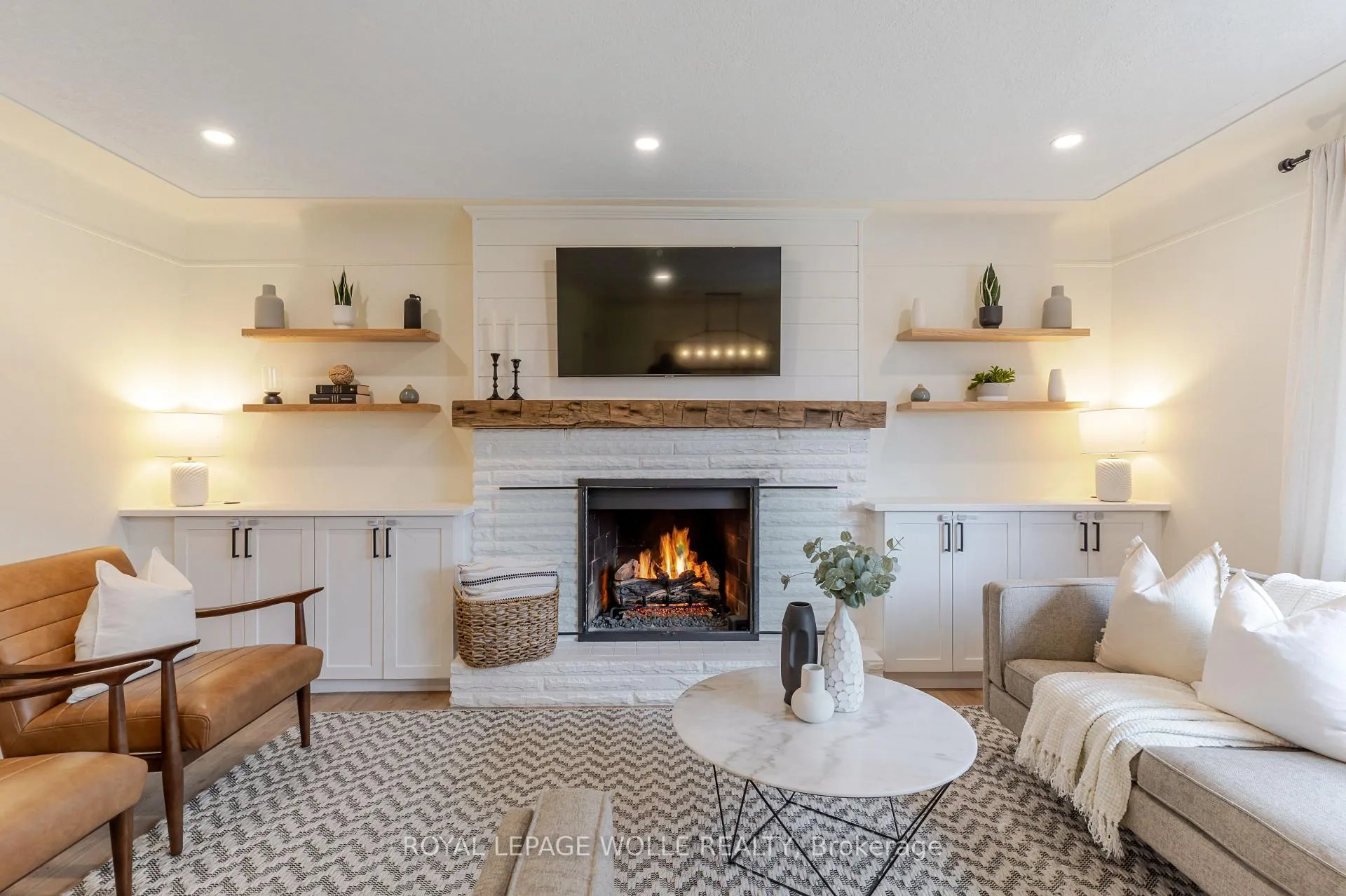 Photo 5 of 226 Forsyth Drive, Waterloo — HOMEH