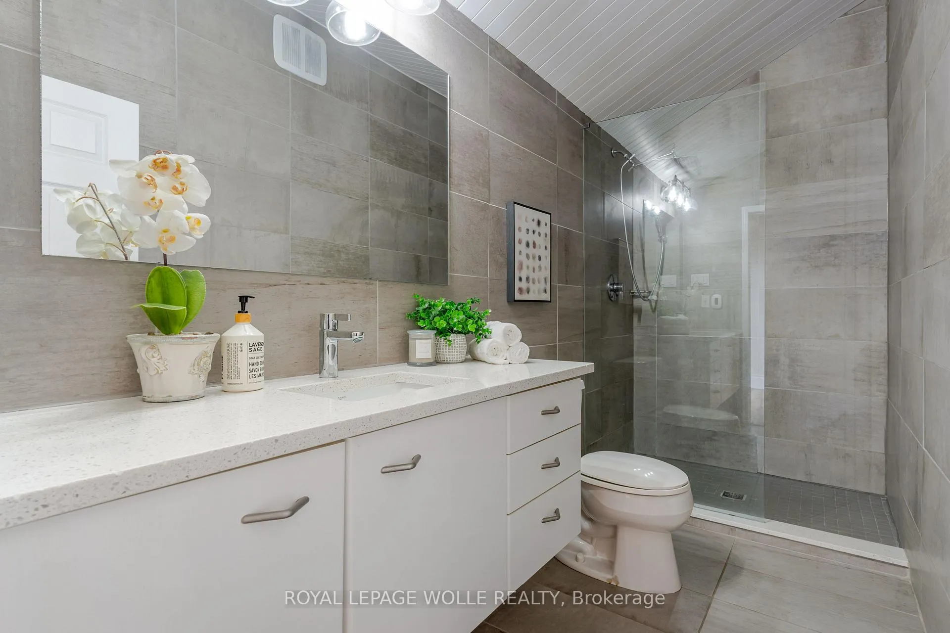 Photo 23 of 226 Forsyth Drive, Waterloo — HOMEH