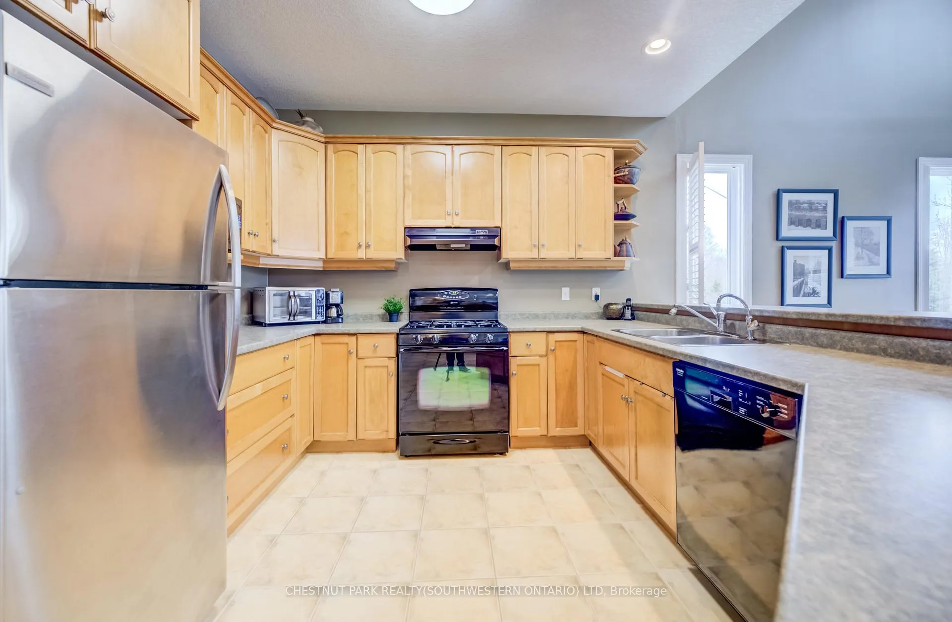 Photo 7 of 560 Springwater Drive, Waterloo — HOMEH