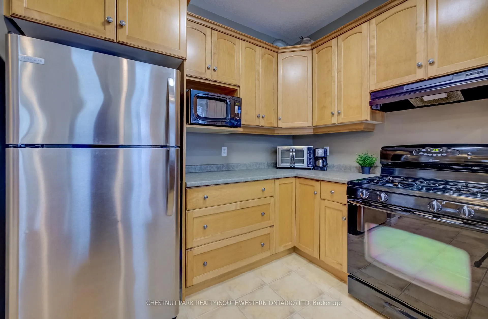 Photo 8 of 560 Springwater Drive, Waterloo — HOMEH