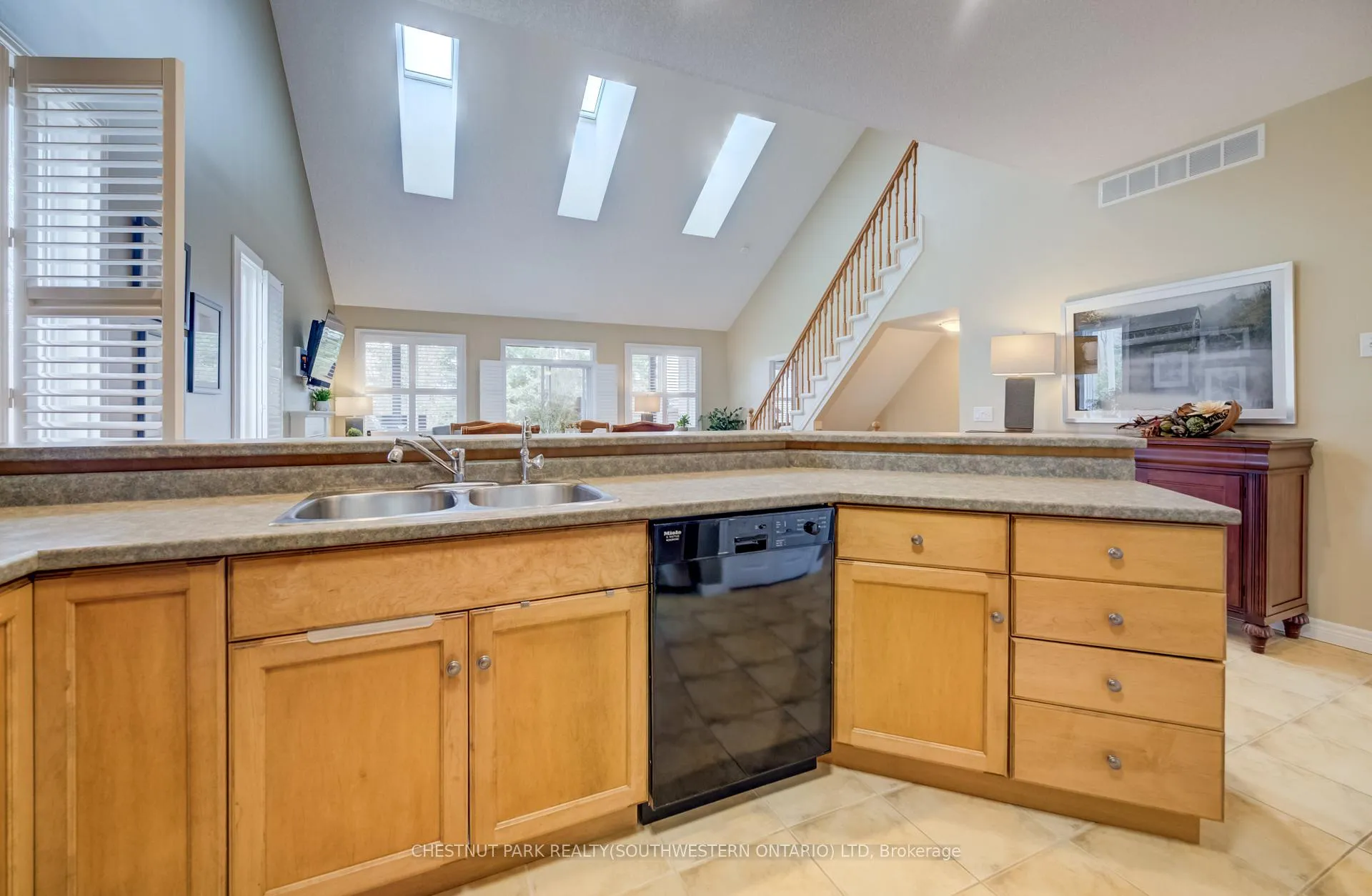 Photo 9 of 560 Springwater Drive, Waterloo — HOMEH