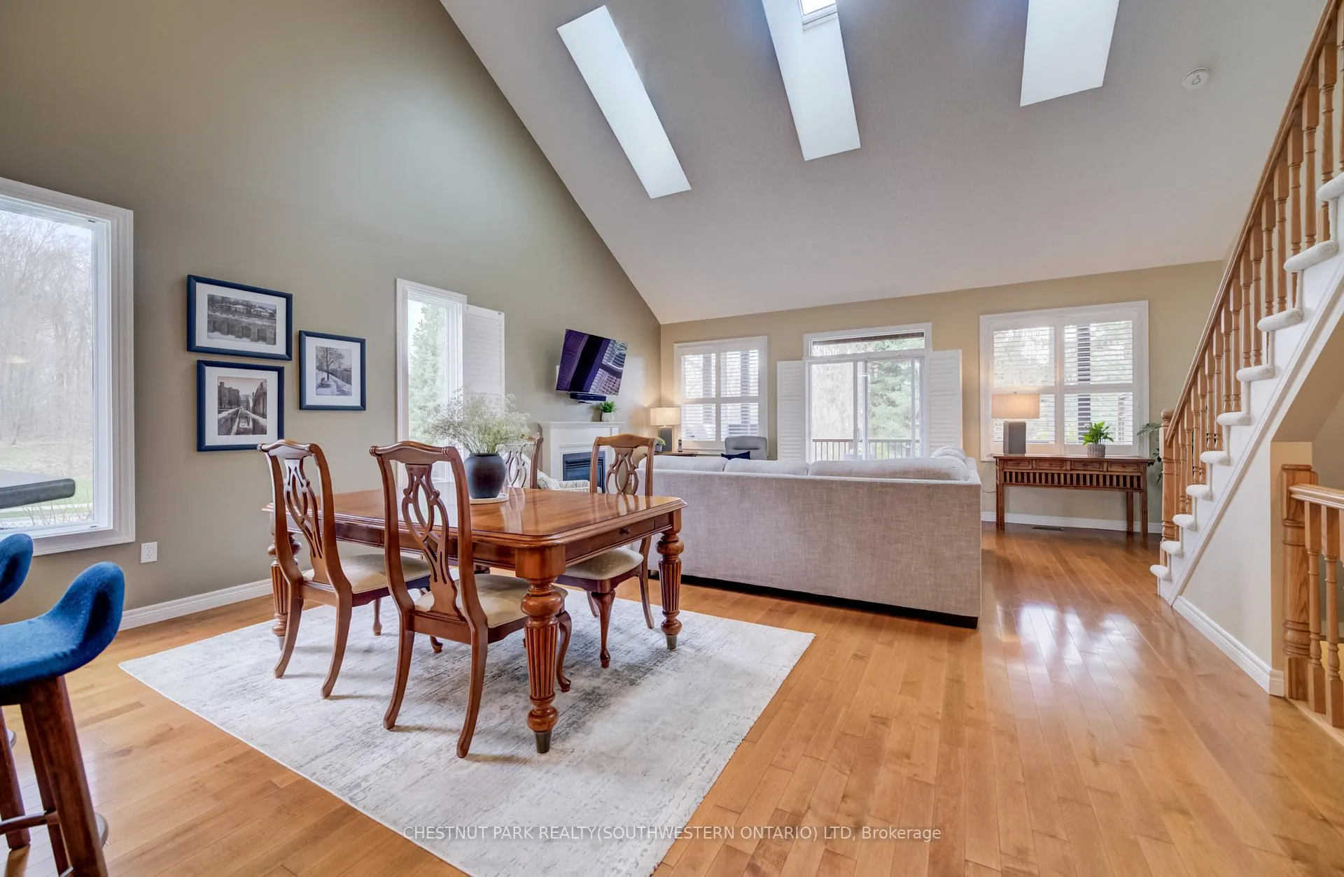 Photo 11 of 560 Springwater Drive, Waterloo — HOMEH