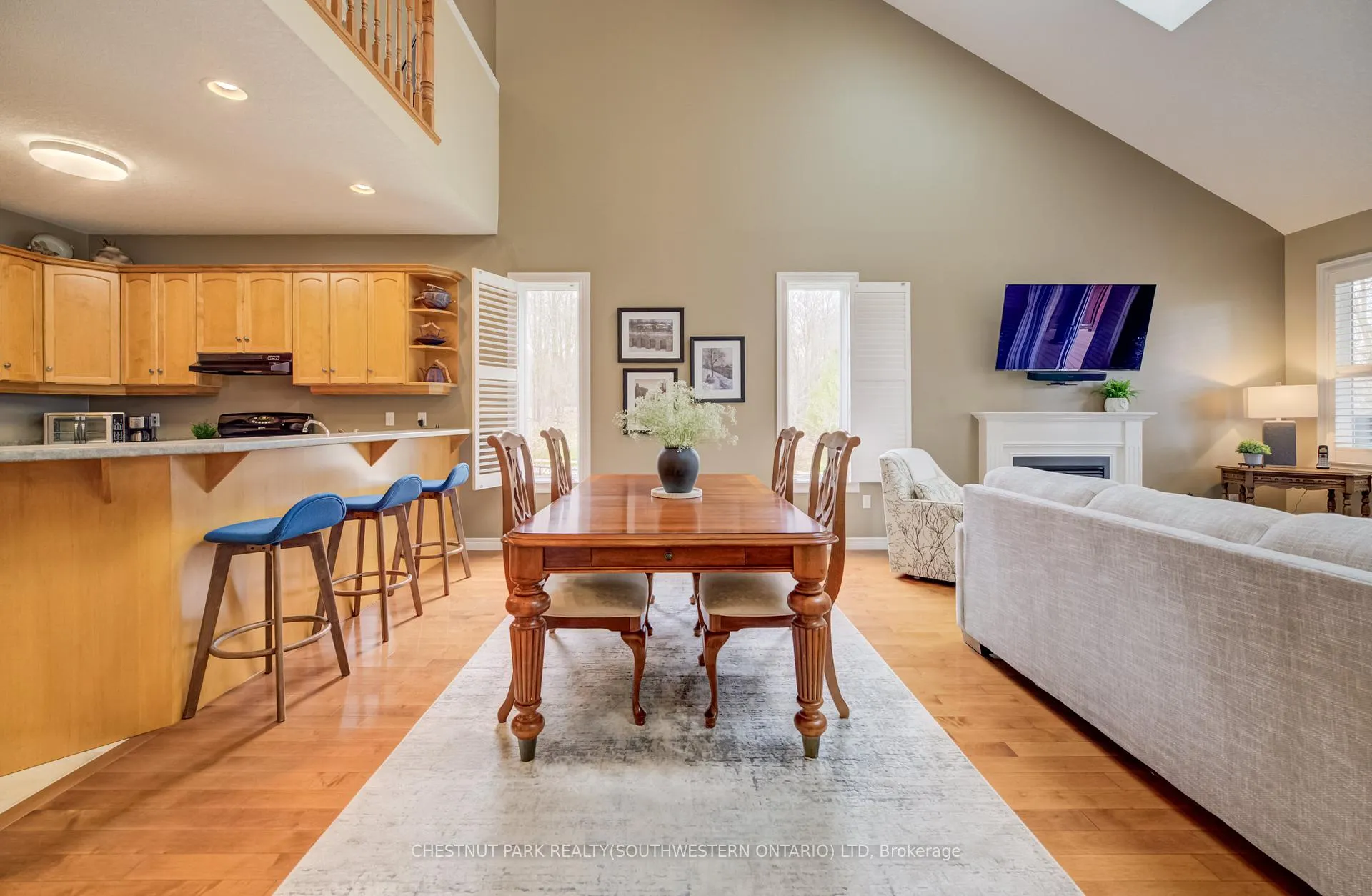 Photo 12 of 560 Springwater Drive, Waterloo — HOMEH