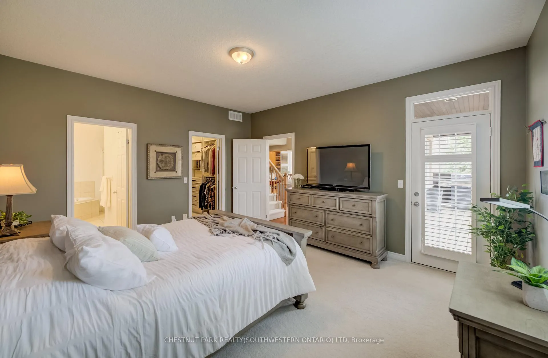 Photo 24 of 560 Springwater Drive, Waterloo — HOMEH