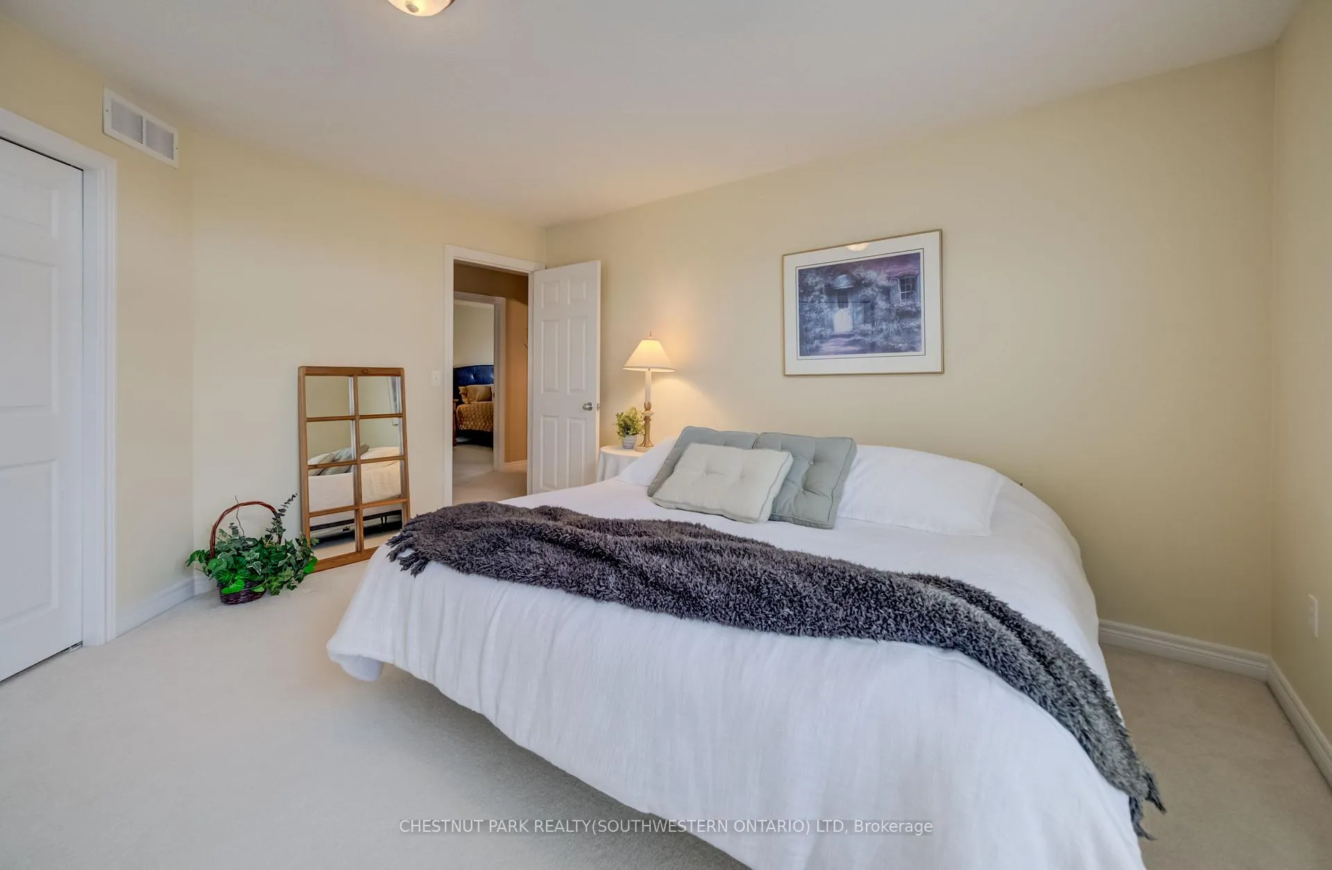 Photo 33 of 560 Springwater Drive, Waterloo — HOMEH