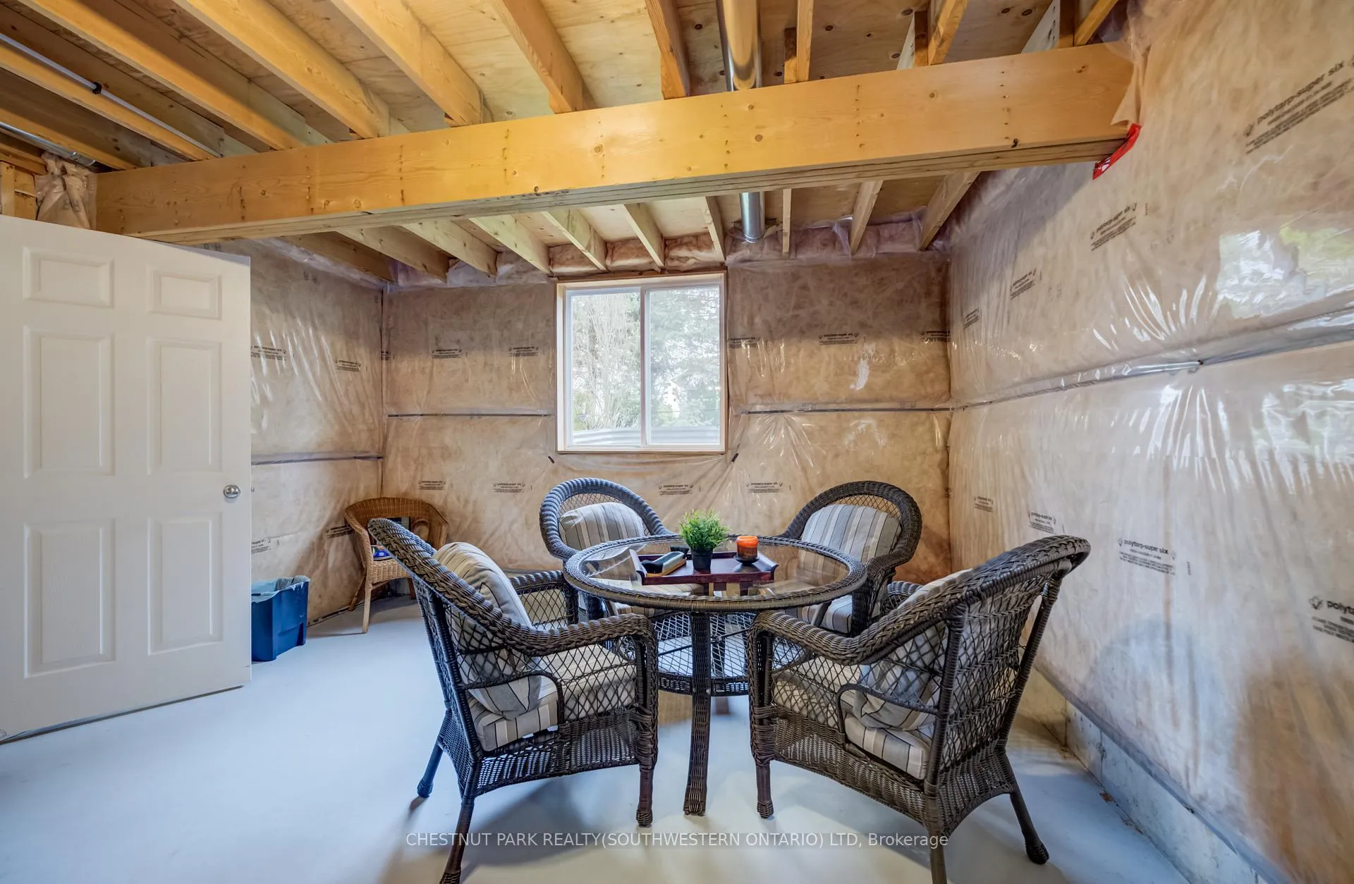 Photo 37 of 560 Springwater Drive, Waterloo — HOMEH