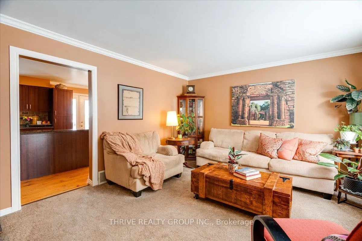 Photo 4 of 55 Breckenridge Crescent, London, South Y — HOMEH