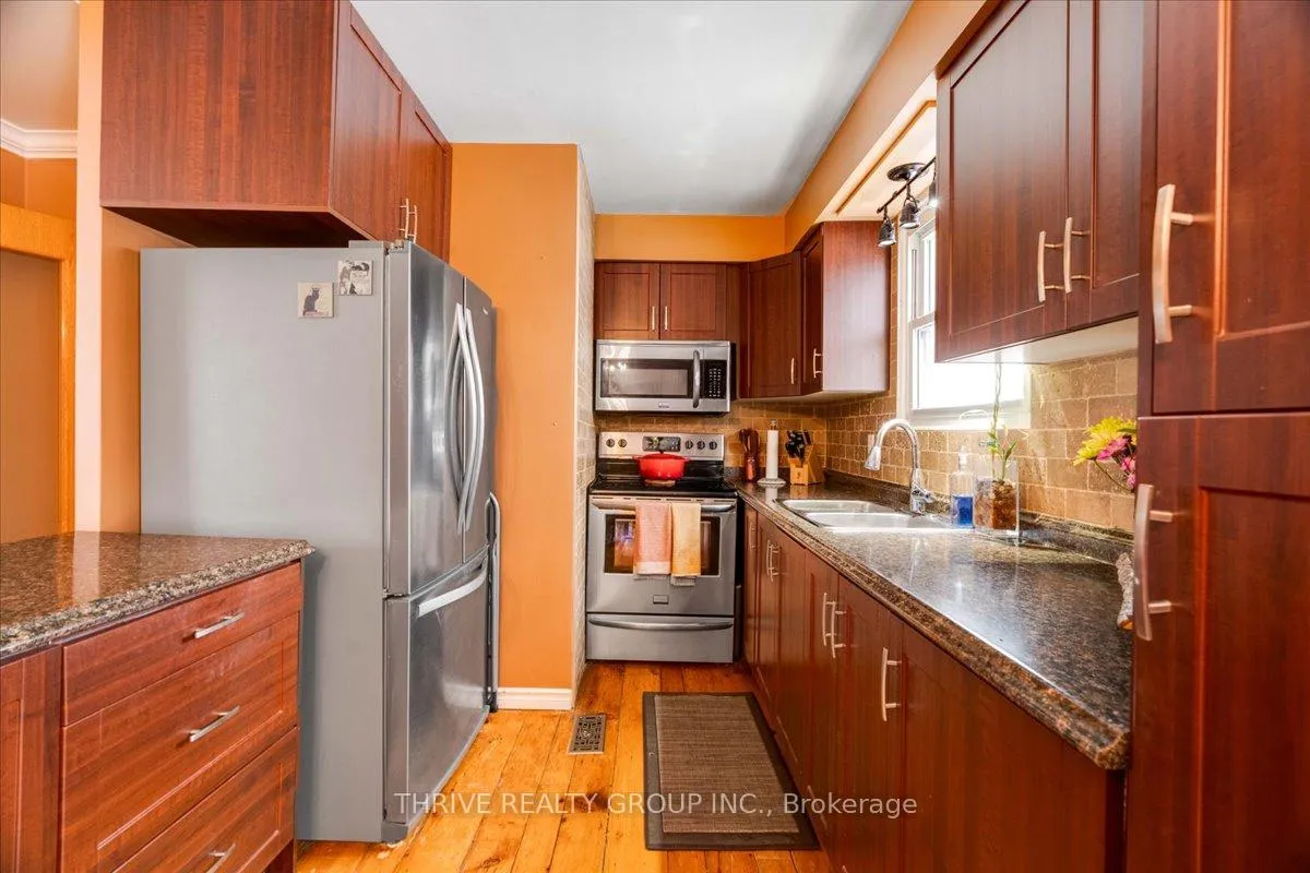 Photo 9 of 55 Breckenridge Crescent, London, South Y — HOMEH