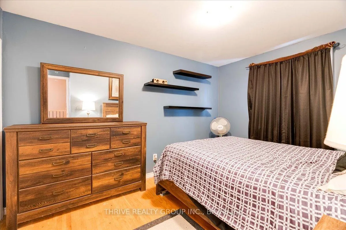 Photo 15 of 55 Breckenridge Crescent, London, South Y — HOMEH