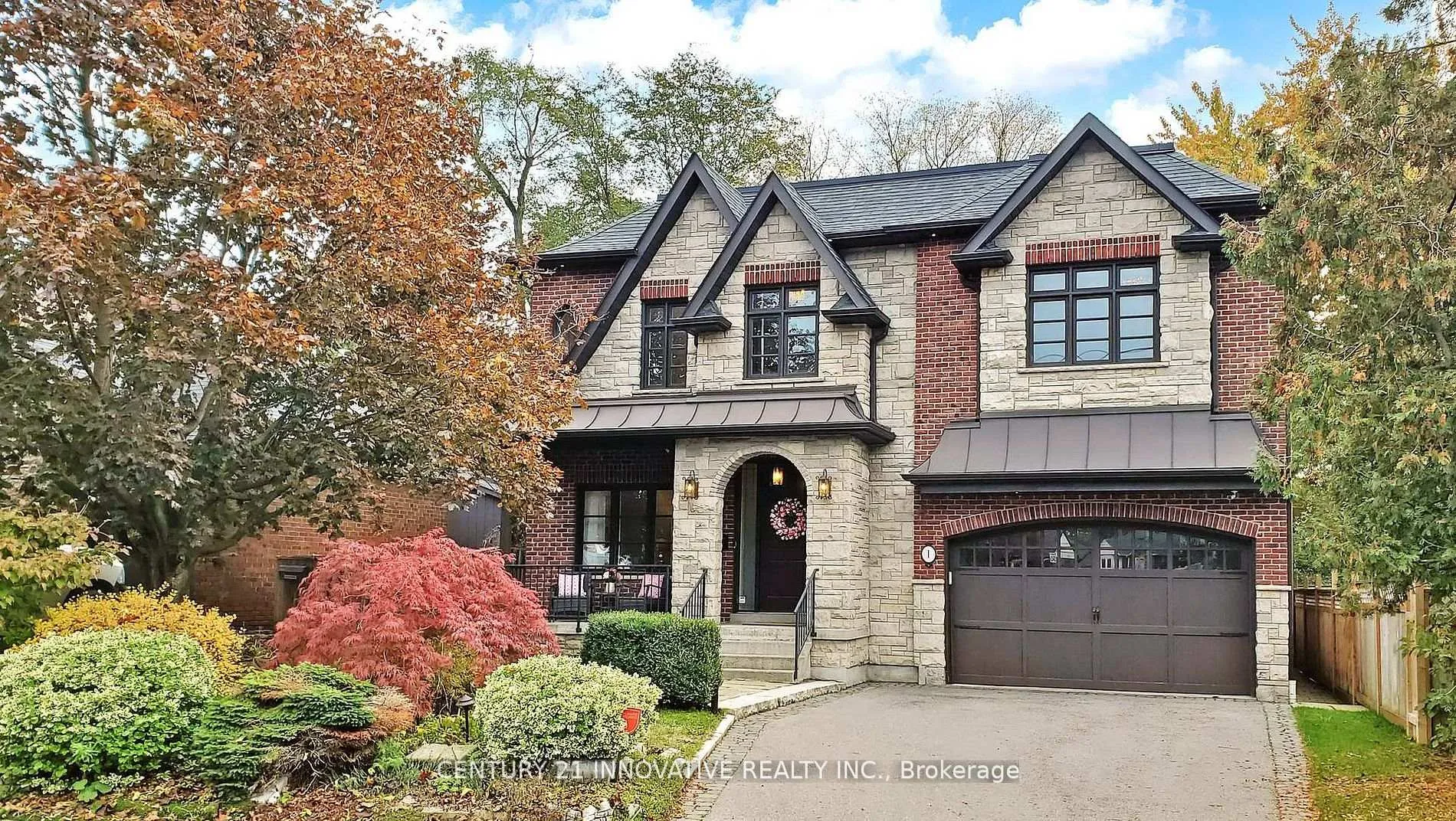 Front of 1 Dustan Crescent