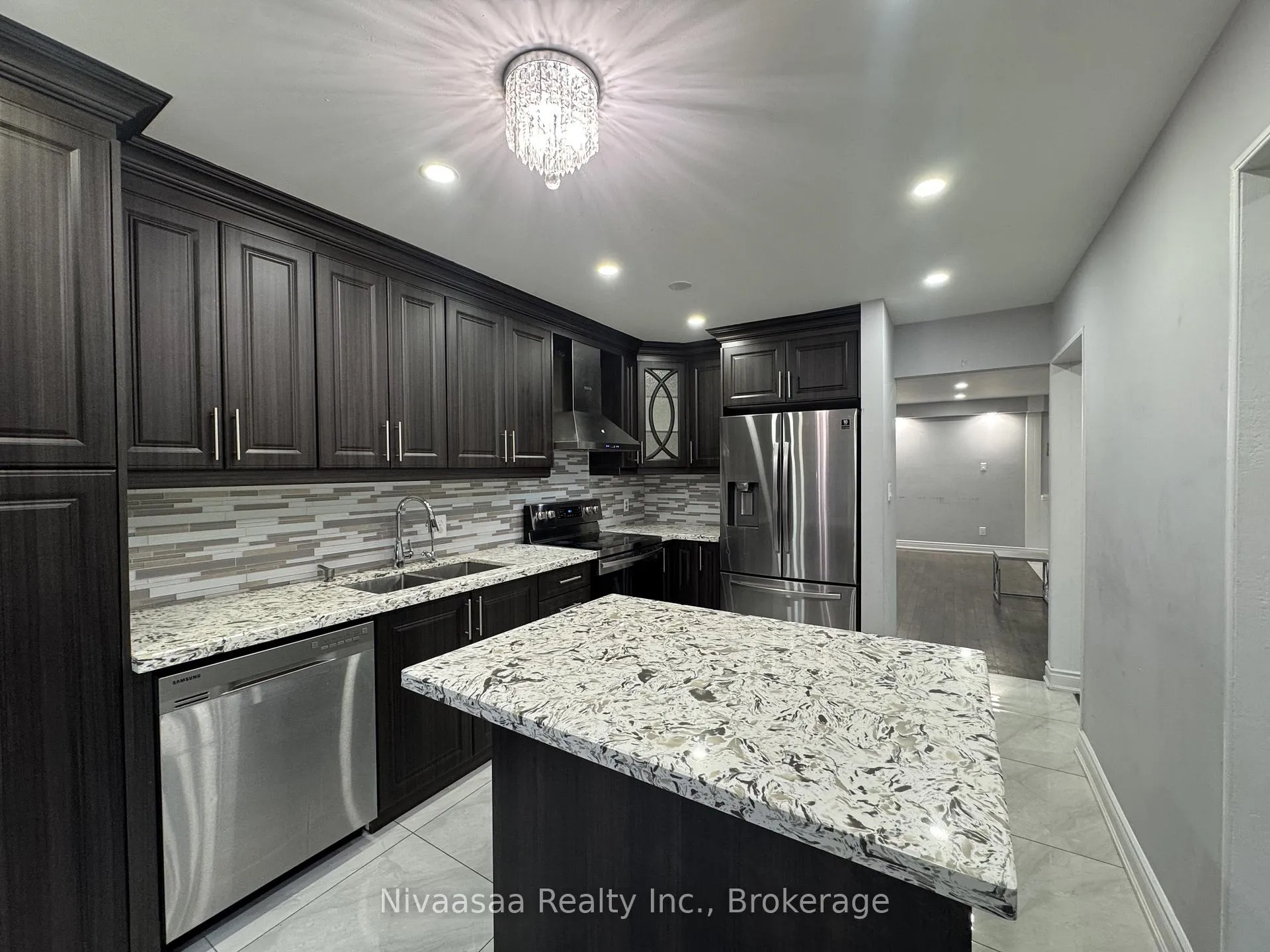 Photo 4 of Unit UPPER LEVEL, 23 Ravenscliffe Court, Brampton, Northwood Park — HOMEH