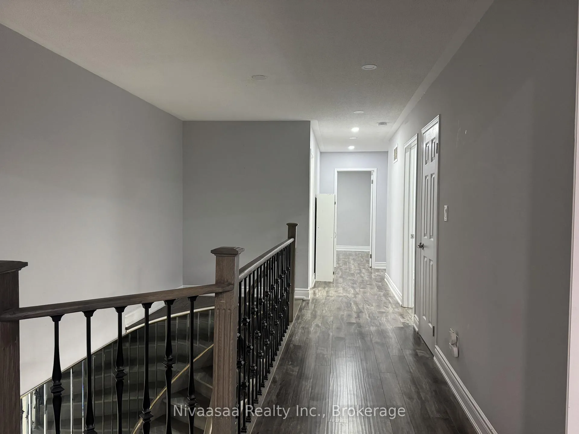 Photo 8 of Unit UPPER LEVEL, 23 Ravenscliffe Court, Brampton, Northwood Park — HOMEH