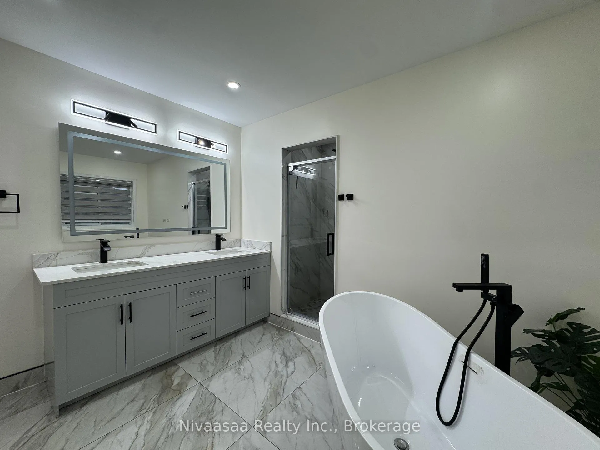 Photo 12 of Unit UPPER LEVEL, 23 Ravenscliffe Court, Brampton, Northwood Park — HOMEH