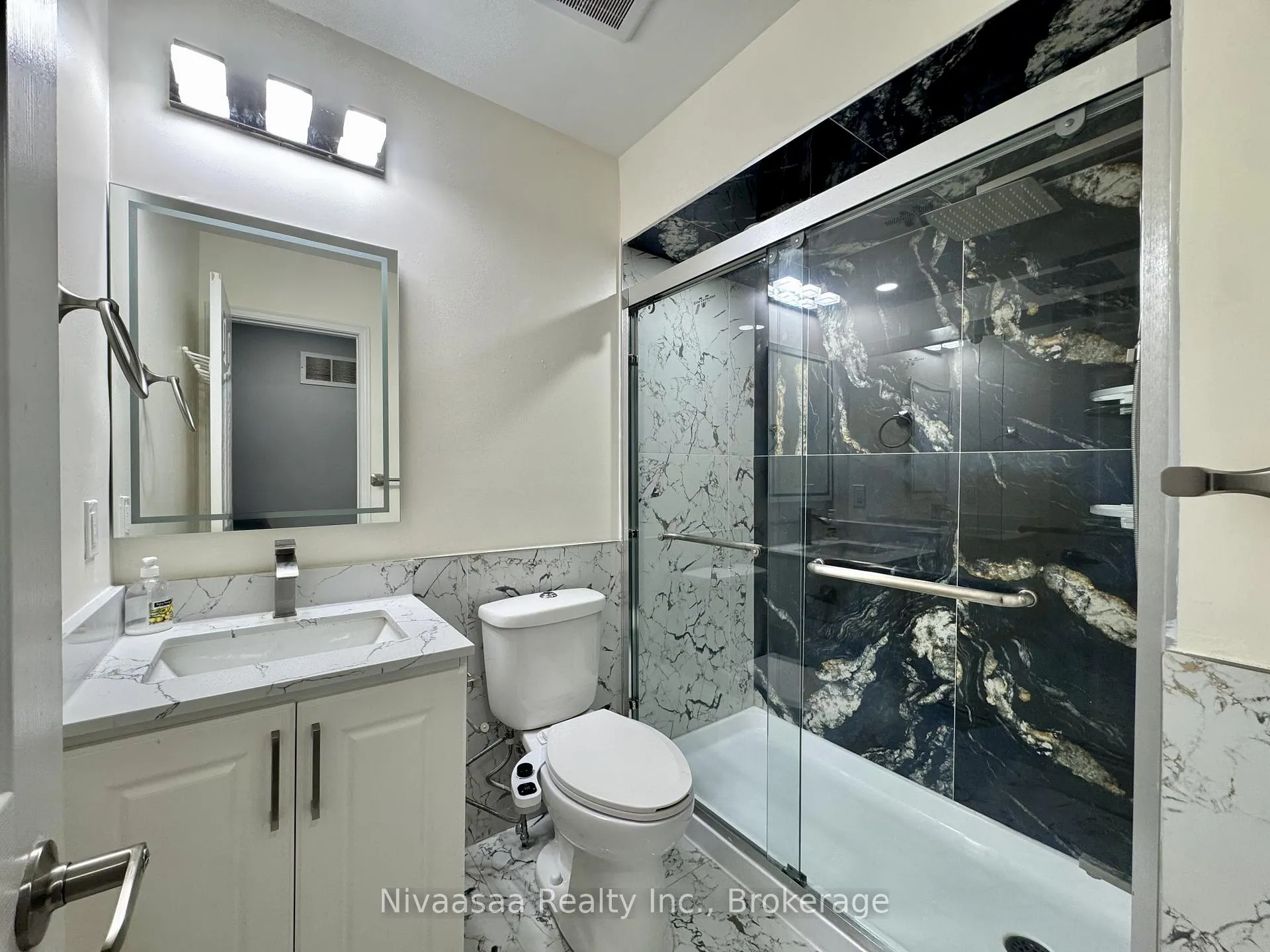 Photo 13 of Unit UPPER LEVEL, 23 Ravenscliffe Court, Brampton, Northwood Park — HOMEH