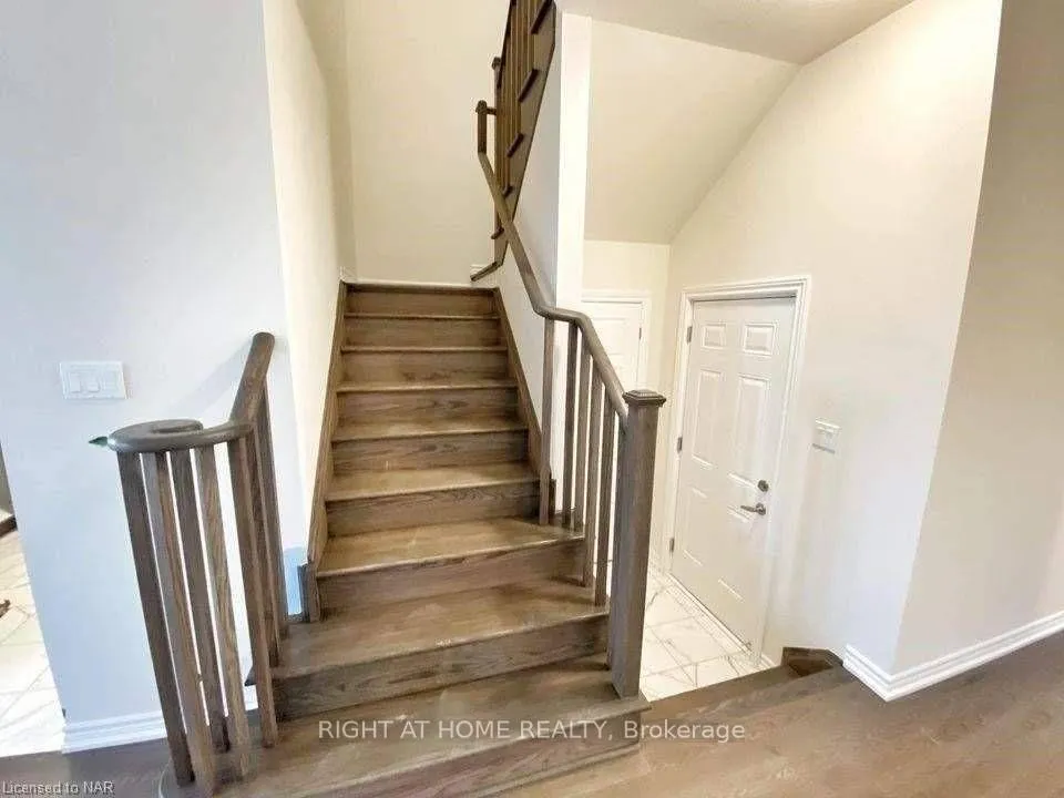 Photo 9 of 242 Explorer Way, Thorold, Rolling Meadows — HOMEH