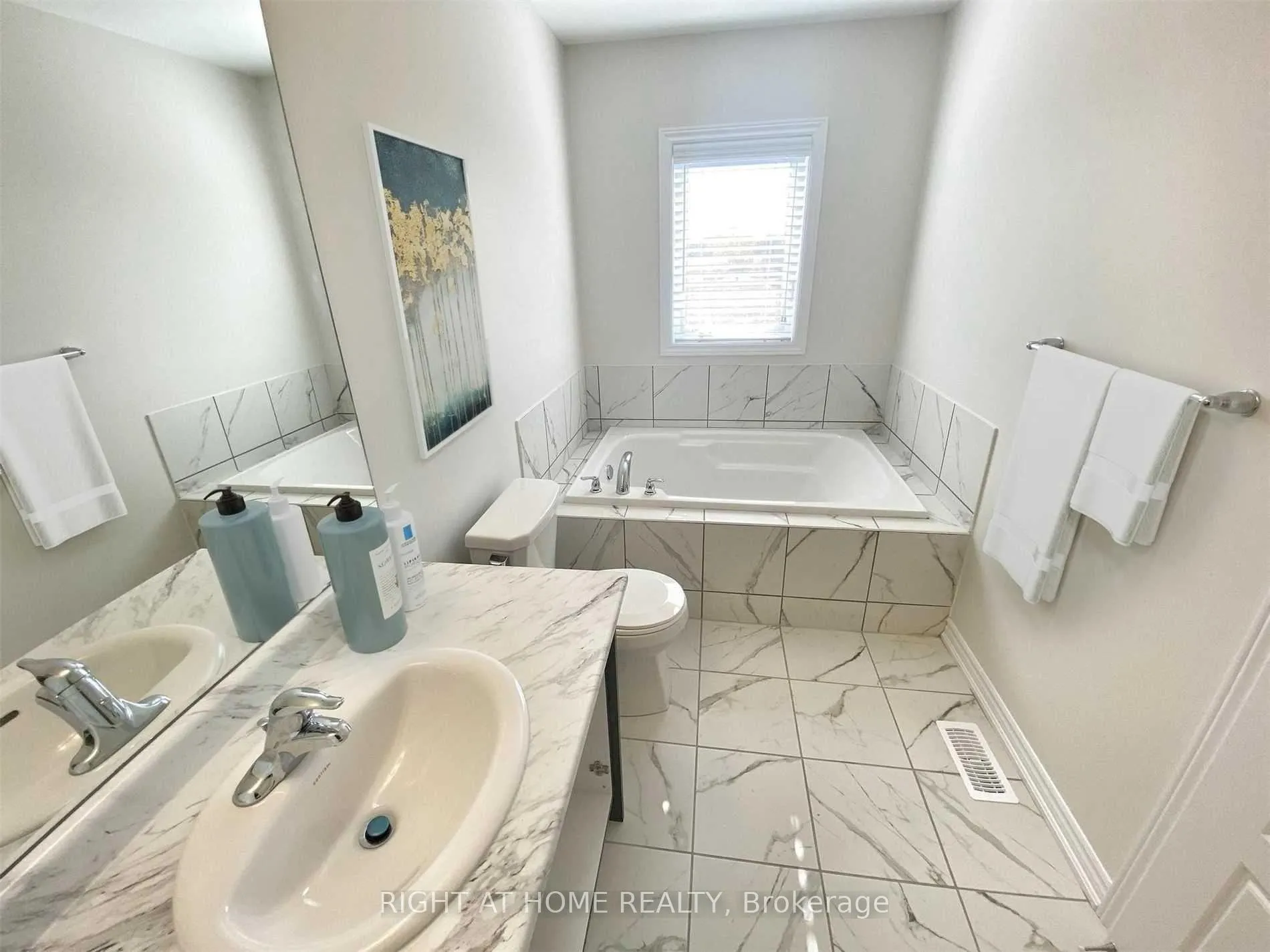 Photo 12 of 242 Explorer Way, Thorold, Rolling Meadows — HOMEH