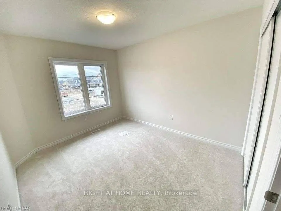 Photo 14 of 242 Explorer Way, Thorold, Rolling Meadows — HOMEH