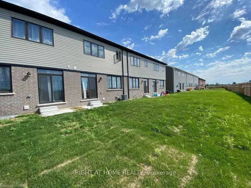 Photo 15 of 242 Explorer Way, Thorold, Rolling Meadows — HOMEH