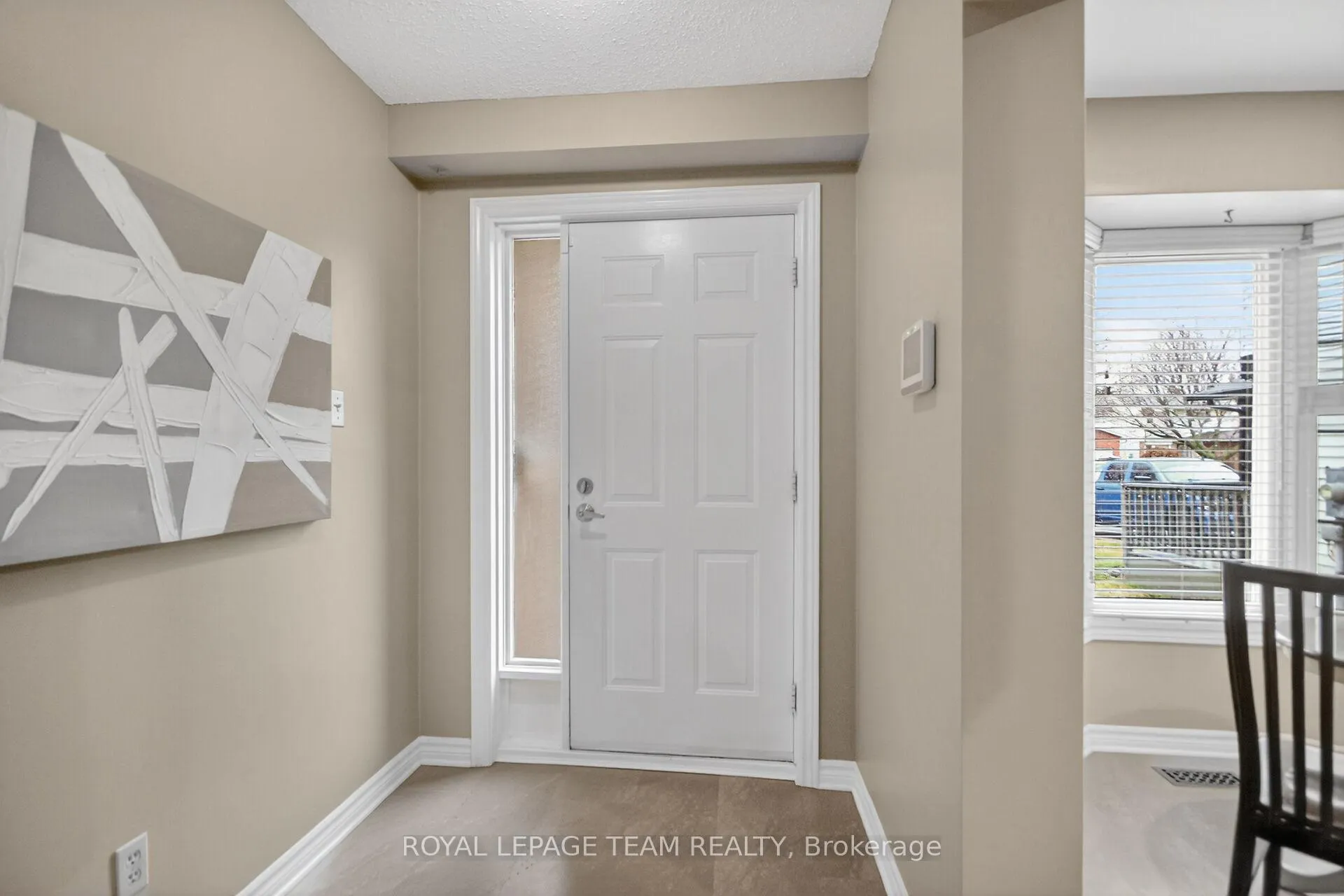 Photo 3 of 8 Gowrie Drive, Ottawa, Kanata - Glencairn/Hazeldean — HOMEH
