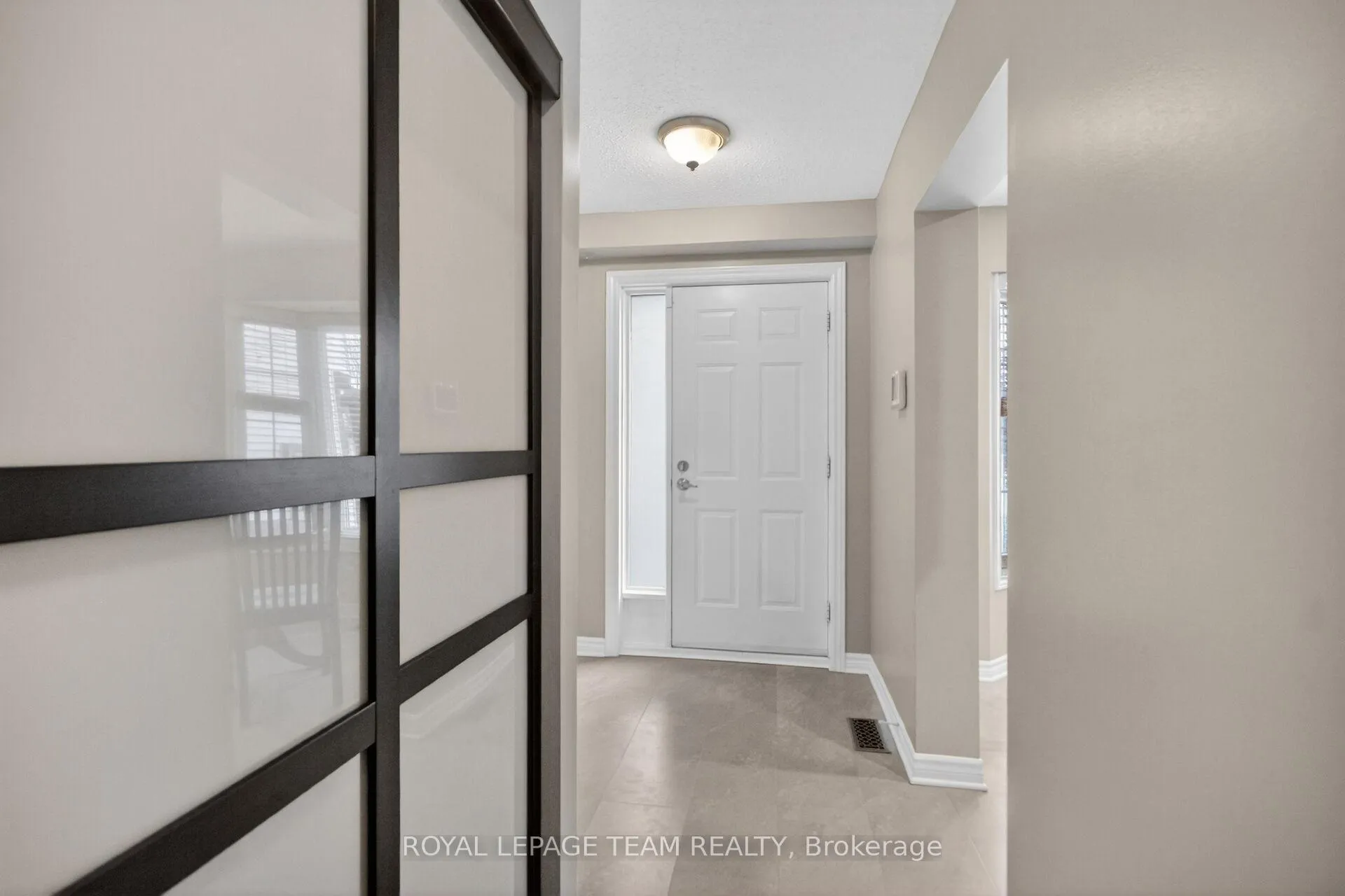 Photo 4 of 8 Gowrie Drive, Ottawa, Kanata - Glencairn/Hazeldean — HOMEH
