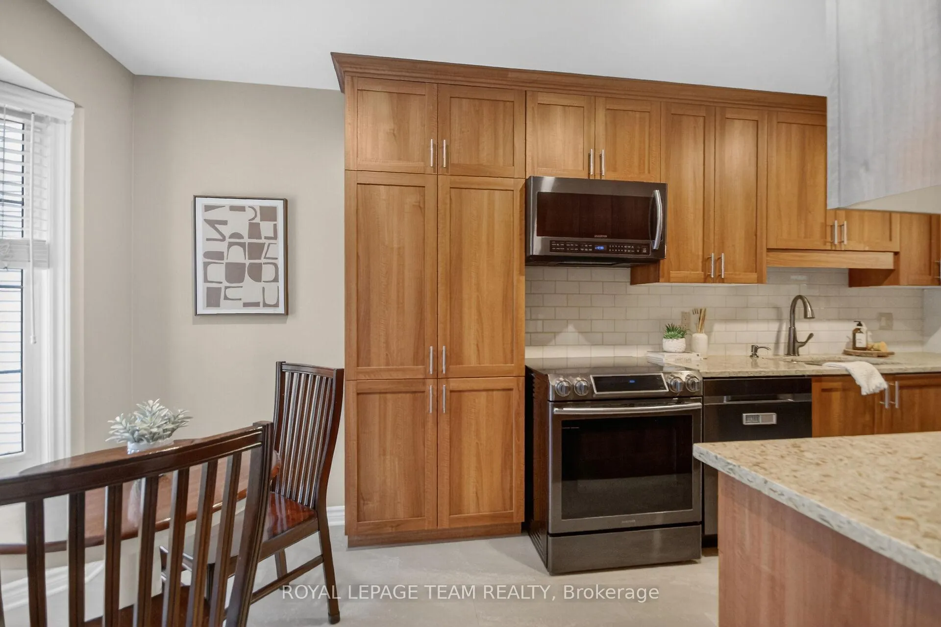 Photo 6 of 8 Gowrie Drive, Ottawa, Kanata - Glencairn/Hazeldean — HOMEH
