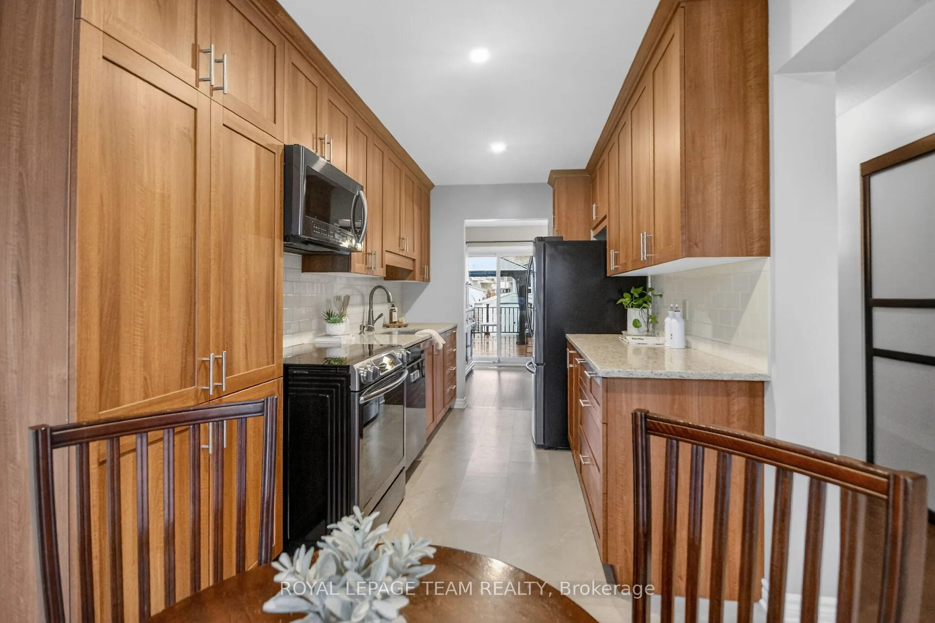 Photo 8 of 8 Gowrie Drive, Ottawa, Kanata - Glencairn/Hazeldean — HOMEH