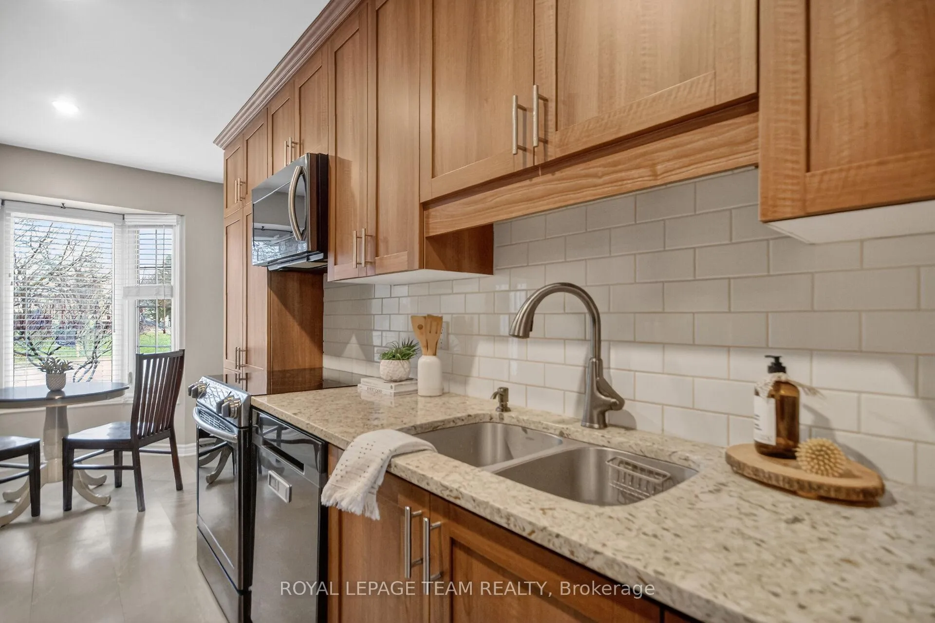 Photo 10 of 8 Gowrie Drive, Ottawa, Kanata - Glencairn/Hazeldean — HOMEH