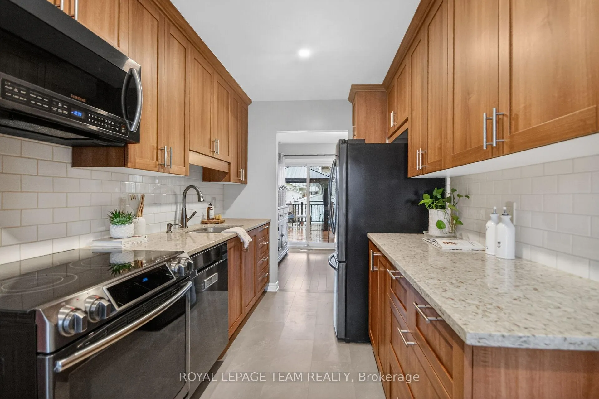 Photo 12 of 8 Gowrie Drive, Ottawa, Kanata - Glencairn/Hazeldean — HOMEH
