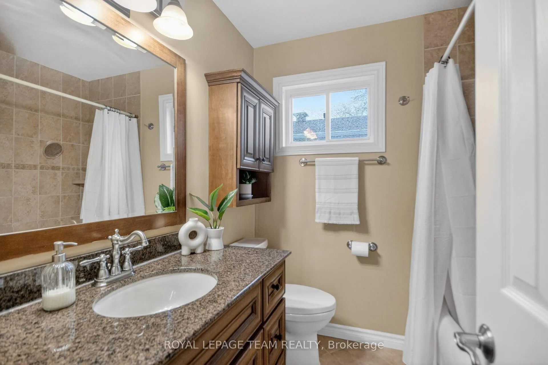 Photo 32 of 8 Gowrie Drive, Ottawa, Kanata - Glencairn/Hazeldean — HOMEH