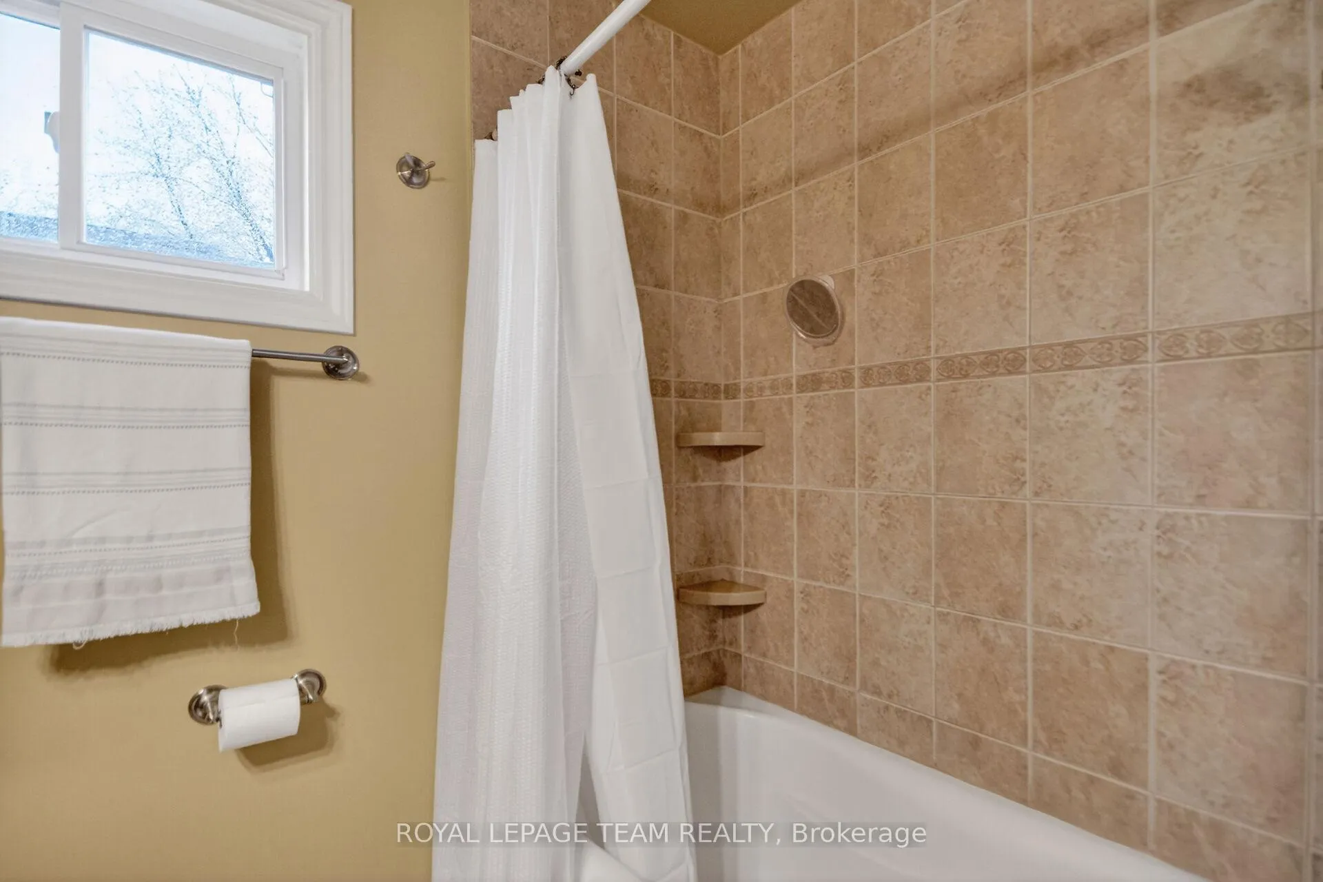 Photo 33 of 8 Gowrie Drive, Ottawa, Kanata - Glencairn/Hazeldean — HOMEH