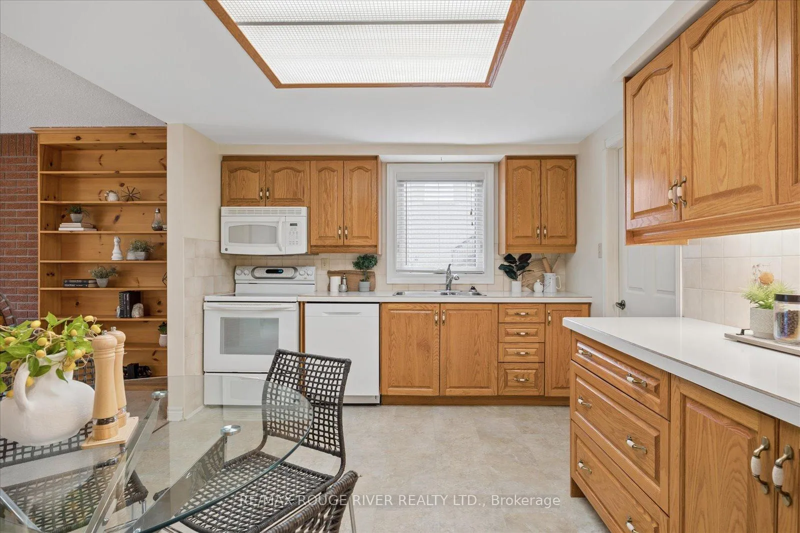 Photo 10 of 502 Broadgreen Street, Pickering, West Shore — HOMEH