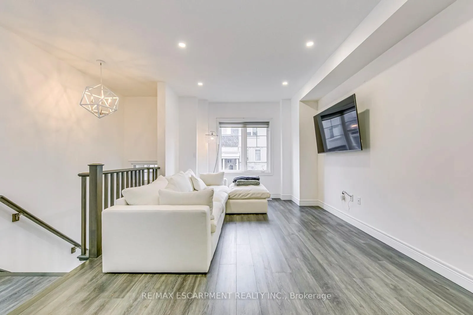Photo 5 of 28 Barley Lane, Hamilton, Ancaster — HOMEH