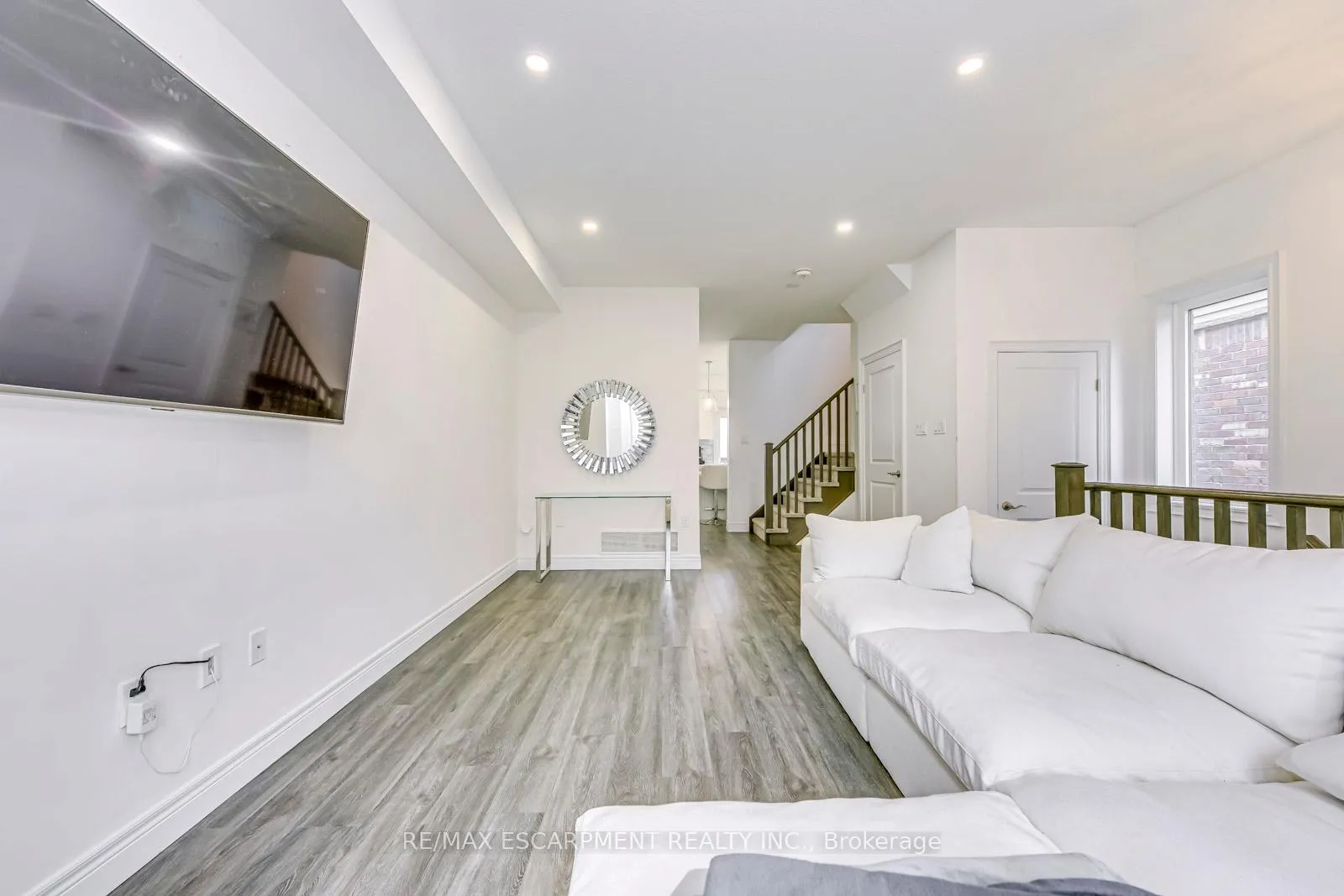 Photo 7 of 28 Barley Lane, Hamilton, Ancaster — HOMEH