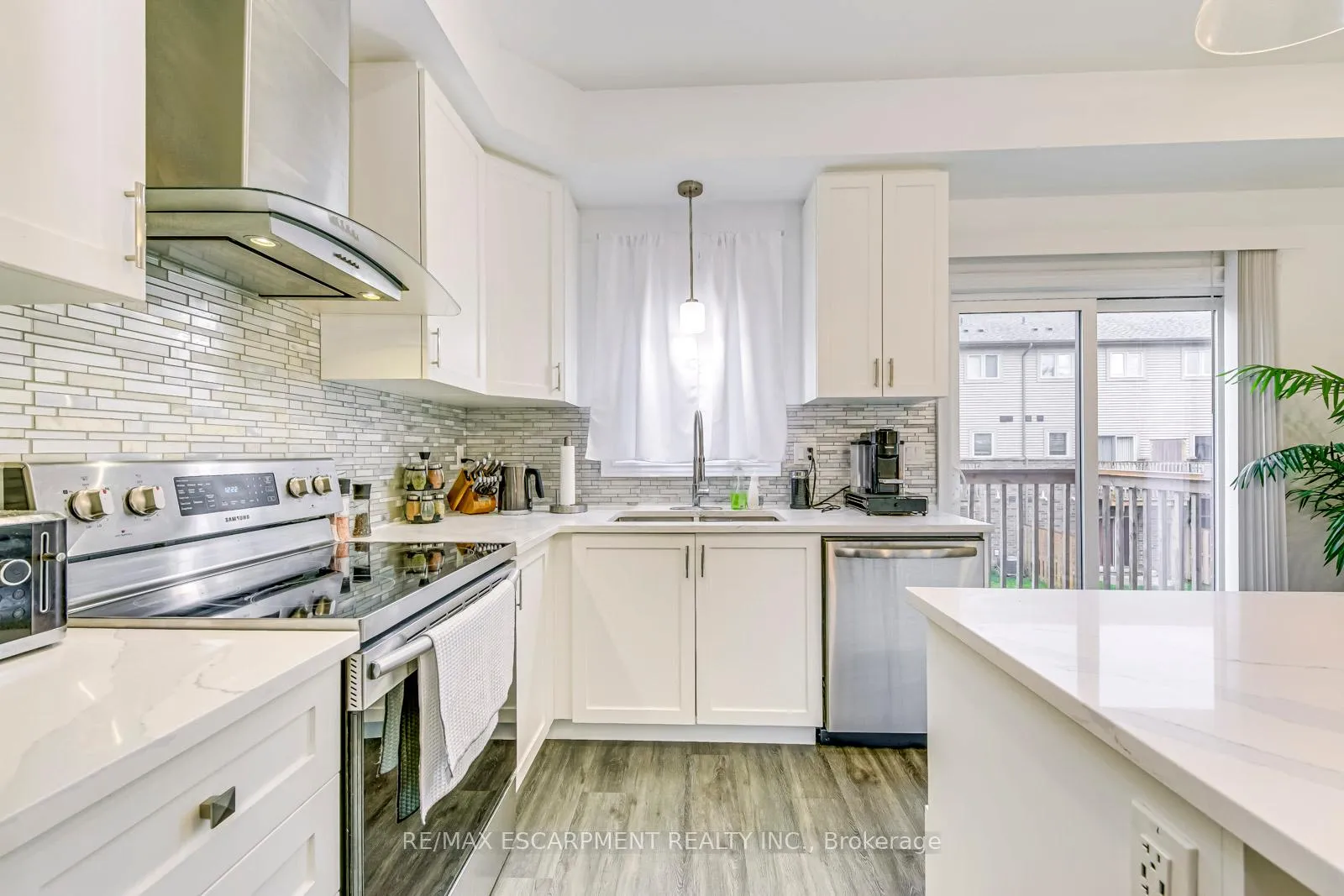 Photo 10 of 28 Barley Lane, Hamilton, Ancaster — HOMEH