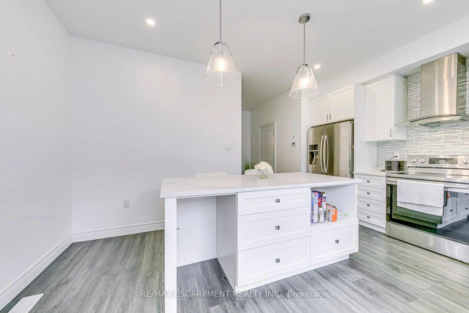 Photo 13 of 28 Barley Lane, Hamilton, Ancaster — HOMEH
