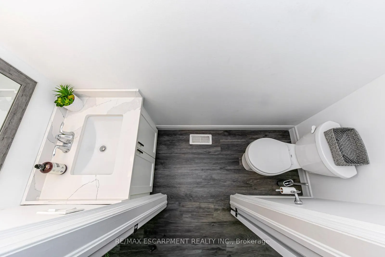 Photo 15 of 28 Barley Lane, Hamilton, Ancaster — HOMEH