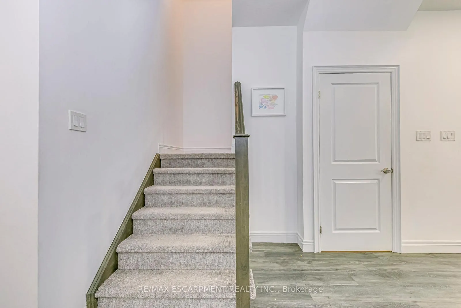 Photo 16 of 28 Barley Lane, Hamilton, Ancaster — HOMEH