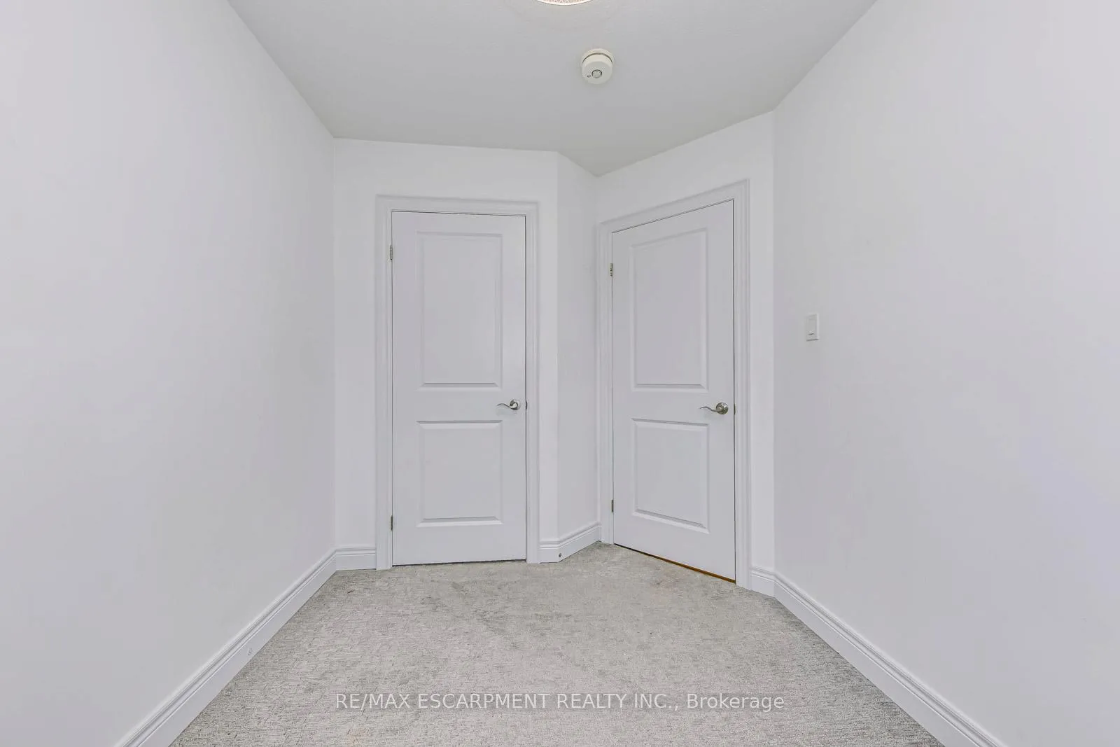 Photo 23 of 28 Barley Lane, Hamilton, Ancaster — HOMEH