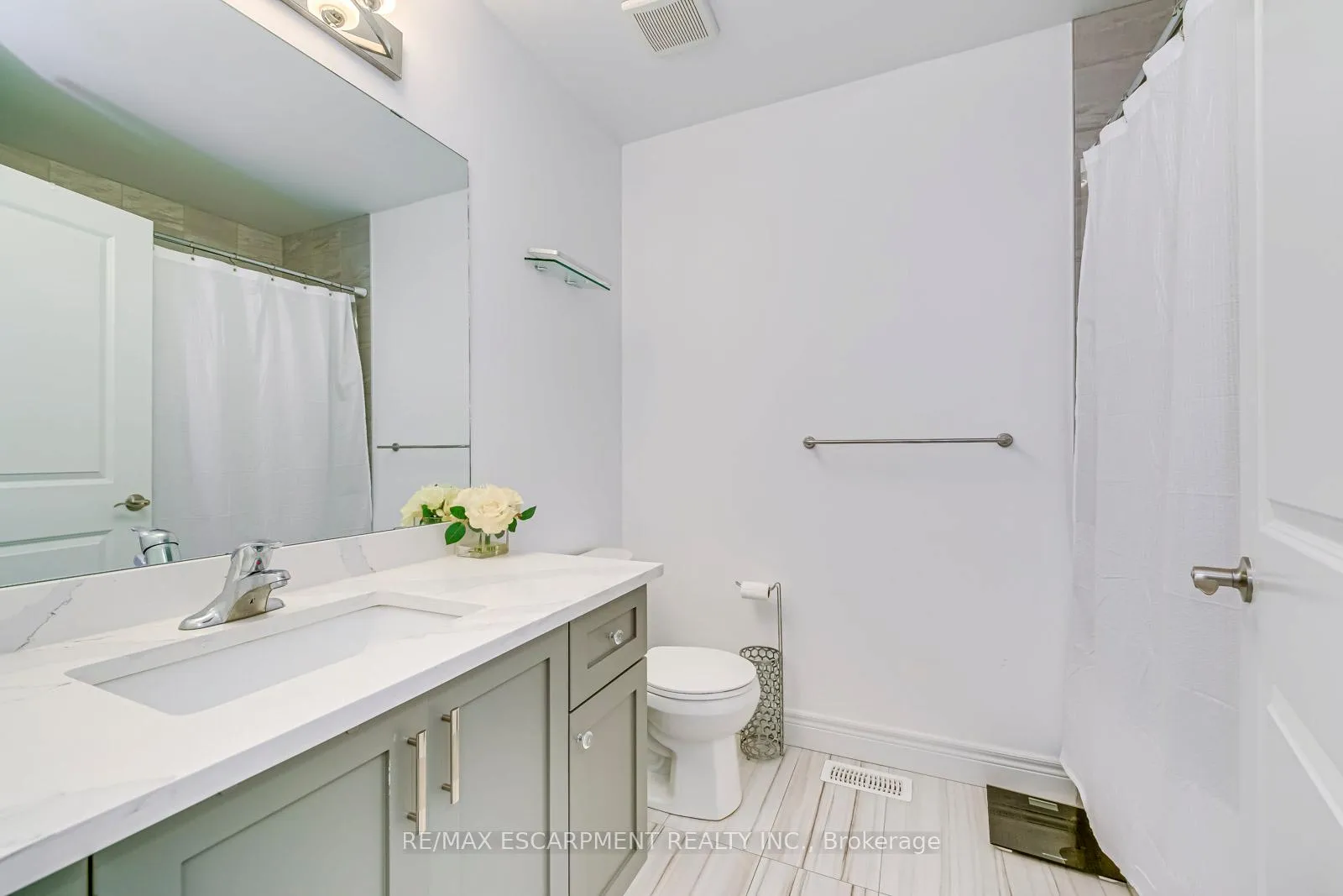 Photo 26 of 28 Barley Lane, Hamilton, Ancaster — HOMEH