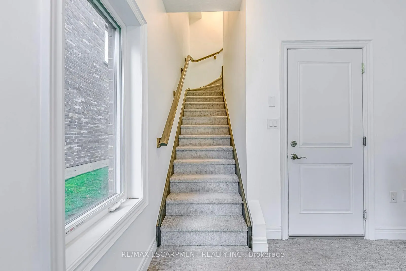 Photo 28 of 28 Barley Lane, Hamilton, Ancaster — HOMEH